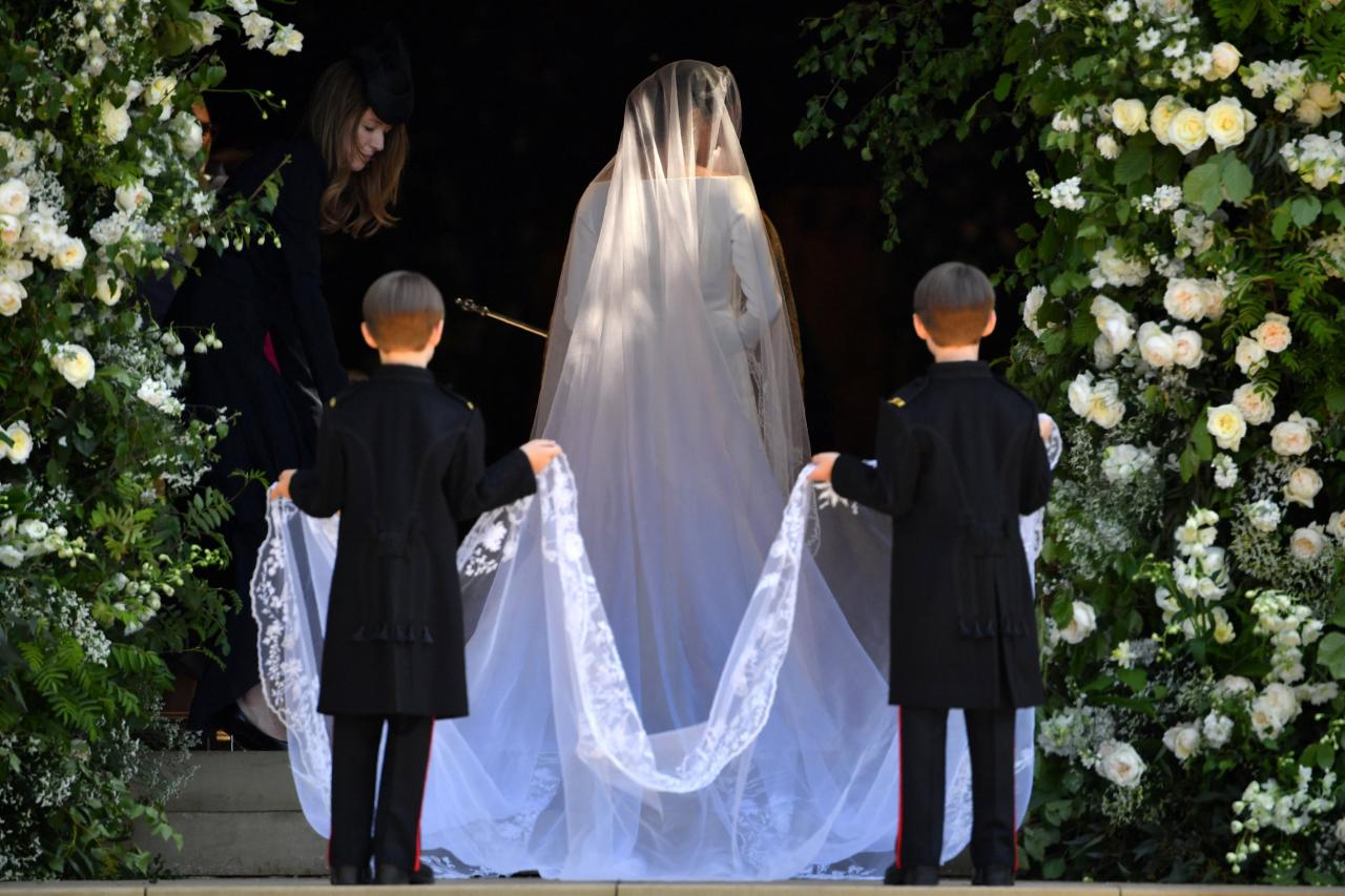 US actress Meghan Markle arrives for the wedding ceremony to marry Britain